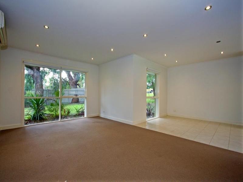 2 Leisure Way North, Rosebud VIC 3939