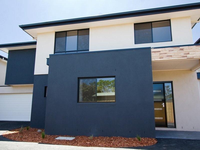 2/28 Broadway, Rosebud VIC 3939