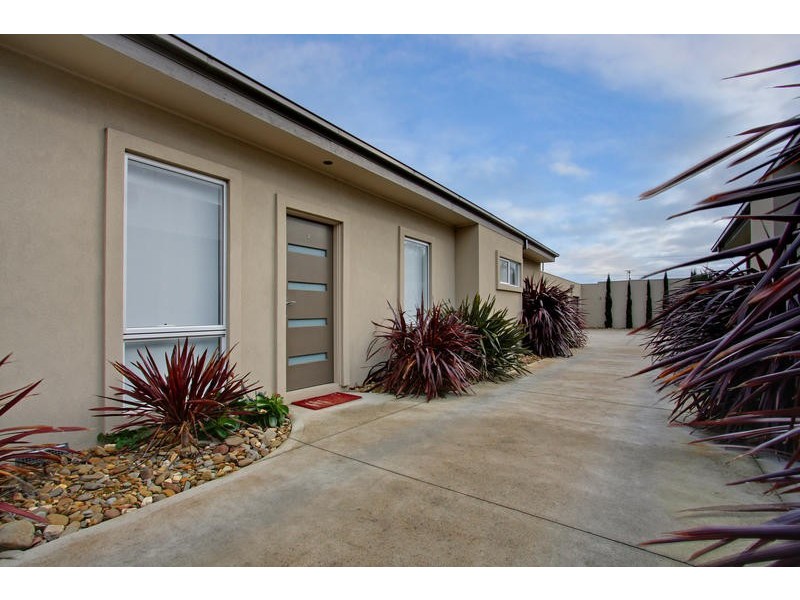 Unit 2, 4 Fourth Avenue, Rosebud VIC 3939