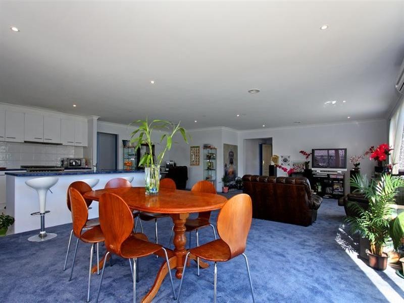 25 Parkedge Circuit, Rosebud VIC 3939