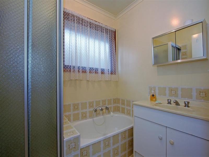 42 Fifth Avenue, Rosebud VIC 3939