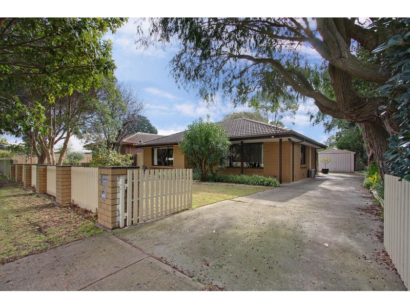 8 Kolinda Crescent, Rosebud VIC 3939