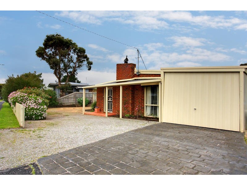 327 Eastbourne Road, Rosebud VIC 3939