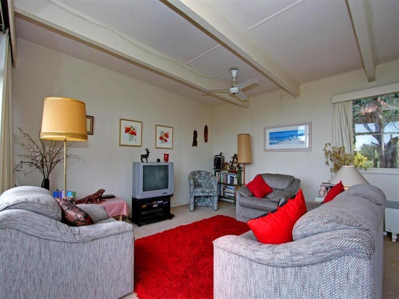 2 Nullawarre Avenue, Rosebud VIC 3939