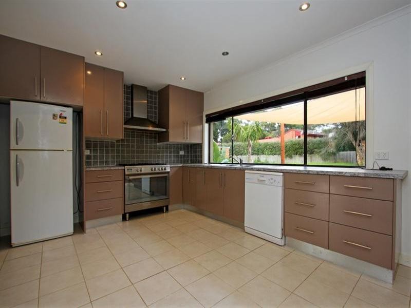 2 Leisure Way North, Rosebud VIC 3939
