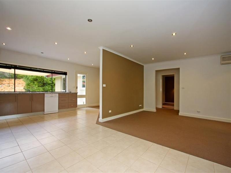 2 Leisure Way North, Rosebud VIC 3939