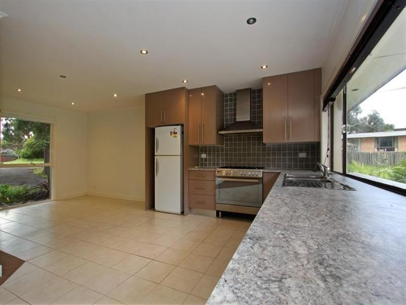 2 Leisure Way North, Rosebud VIC 3939