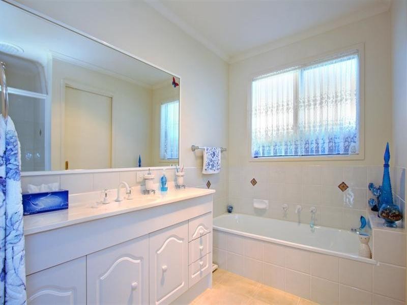 141 Ninth Avenue, Rosebud VIC 3939