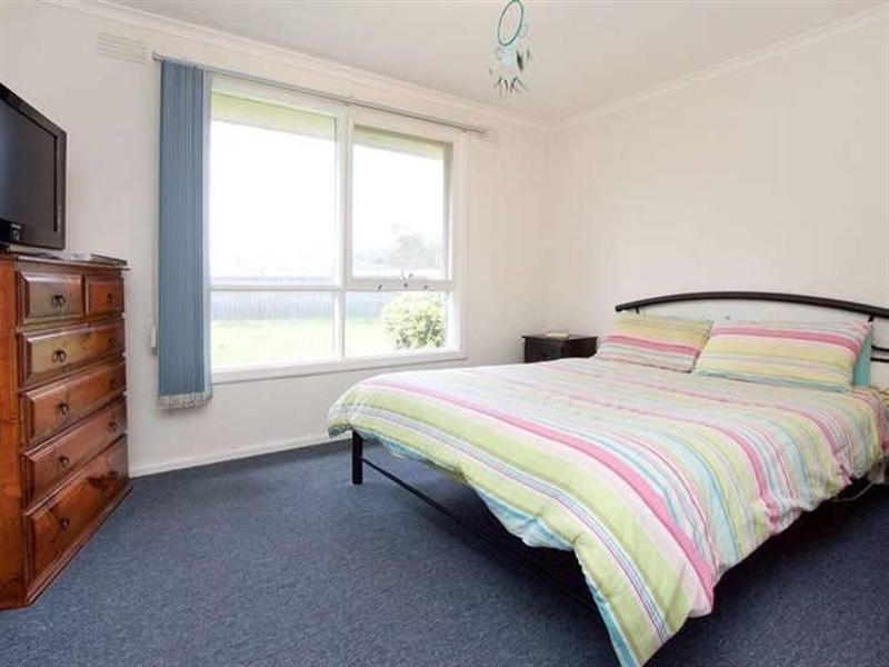 4 Hayes Avenue, Rosebud VIC 3939