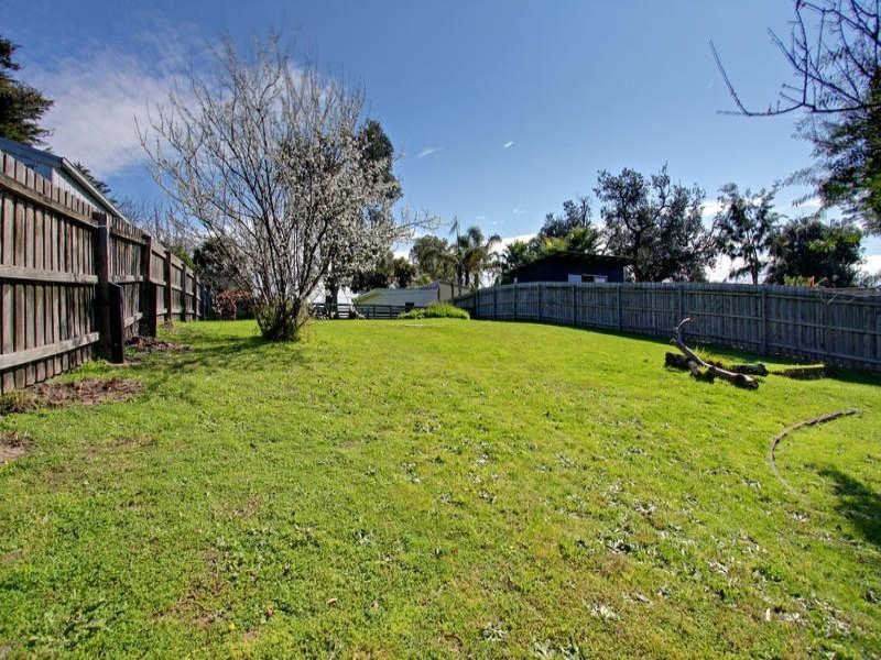 38 First Avenue, Rosebud VIC 3939
