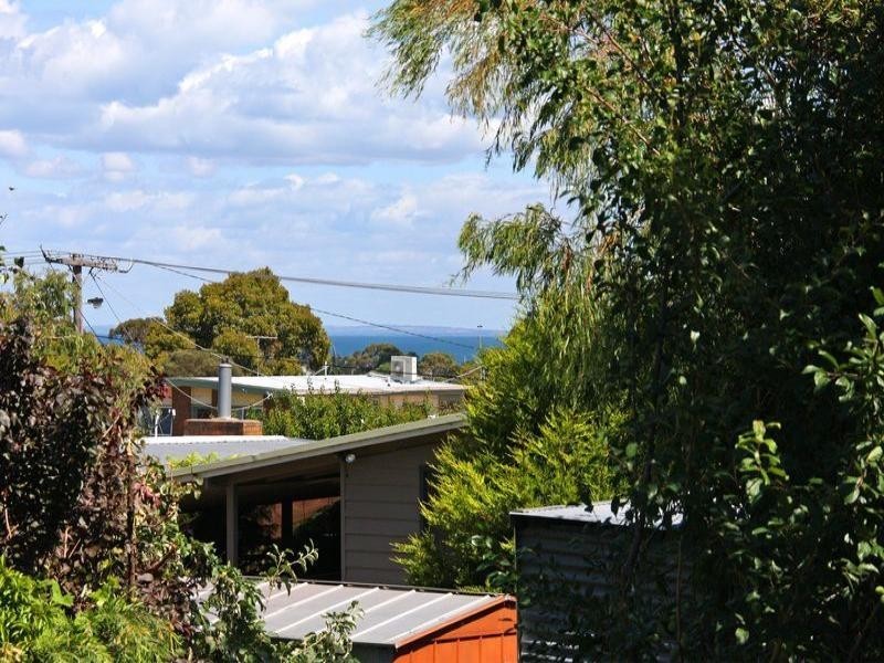 8 Dahlia Street, Dromana VIC 3936