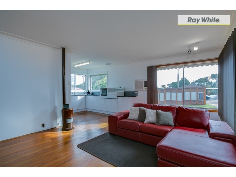 195 Eighth Avenue, Rosebud VIC 3939