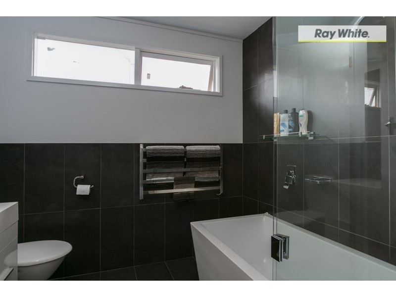 195 Eighth Avenue, Rosebud VIC 3939