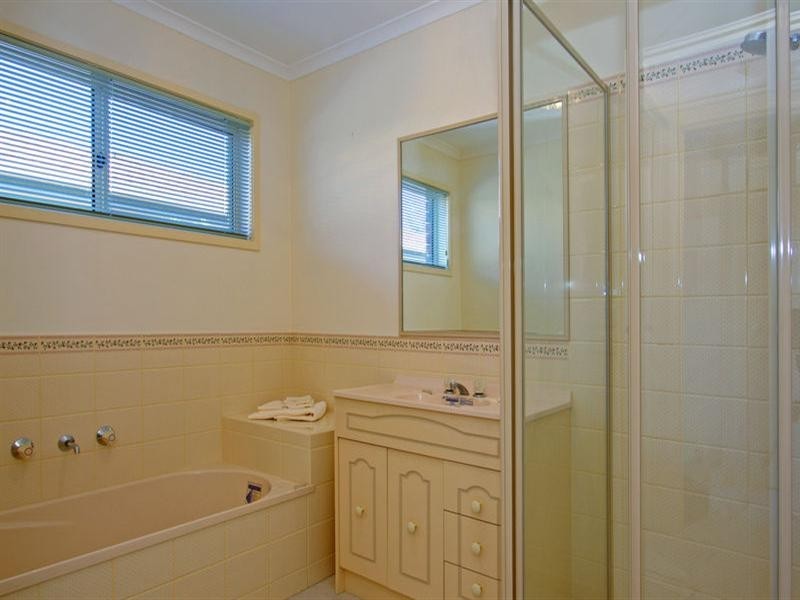 135 Fifth Avenue, Rosebud VIC 3939