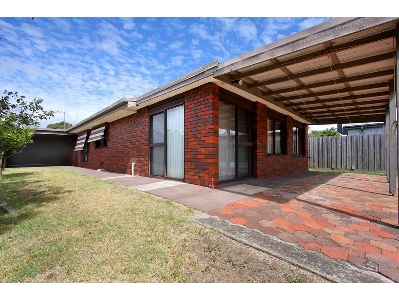 28 Chatfield Avenue, Rosebud West VIC 3940