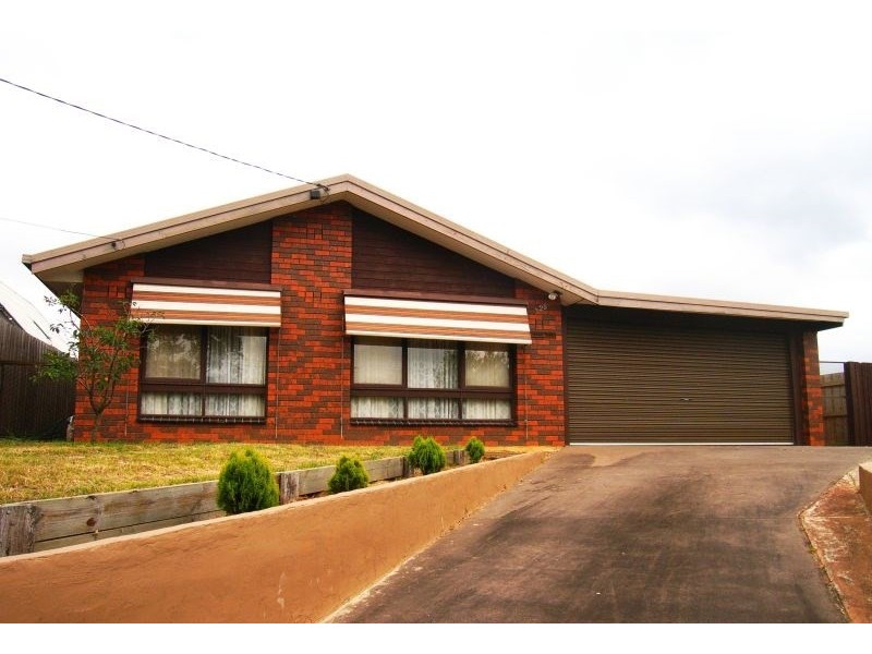 28 Chatfield Avenue, Rosebud West VIC 3940