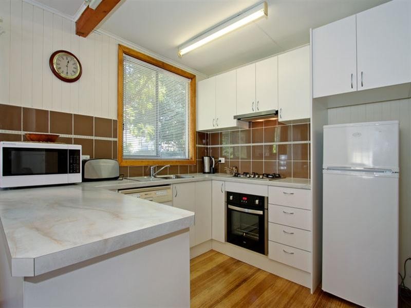 65 Sixth Avenue, Rosebud VIC 3939