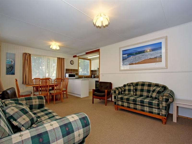 65 Sixth Avenue, Rosebud VIC 3939