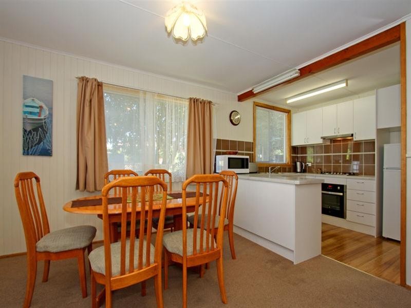 65 Sixth Avenue, Rosebud VIC 3939