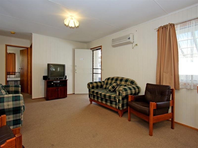 65 Sixth Avenue, Rosebud VIC 3939