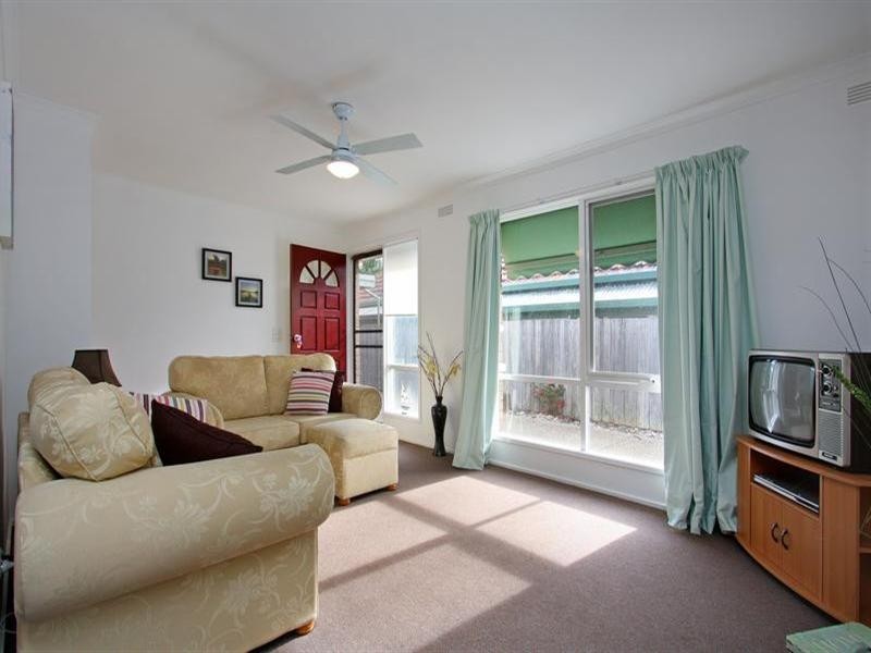 16 Second Avenue, Rosebud VIC 3939