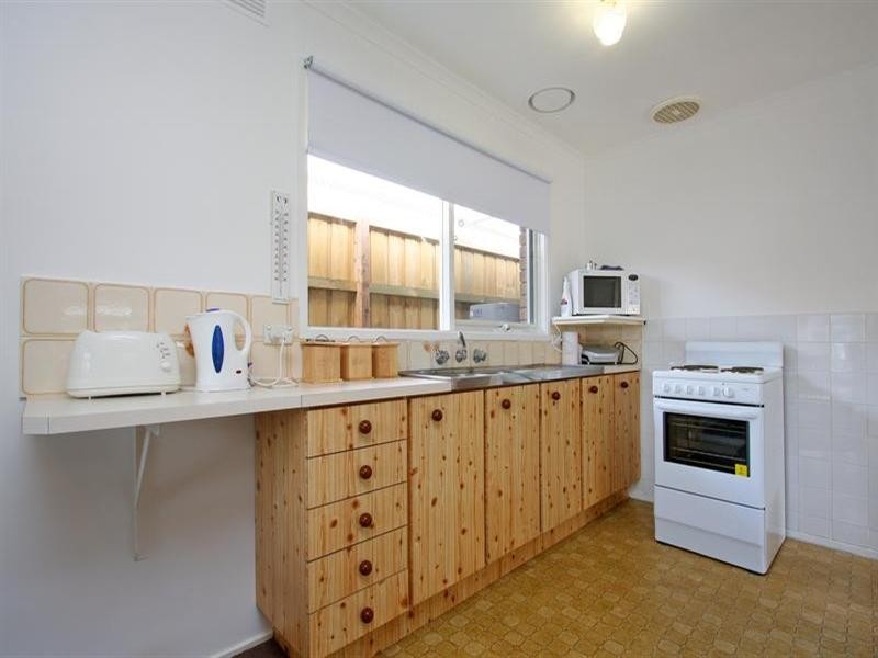 16 Second Avenue, Rosebud VIC 3939