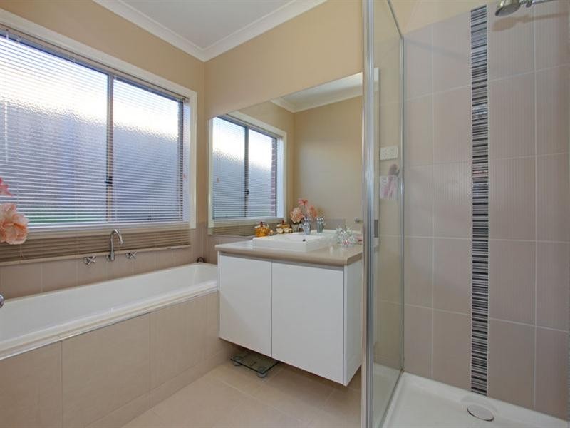 3 Crestwood Drive, Rosebud VIC 3939