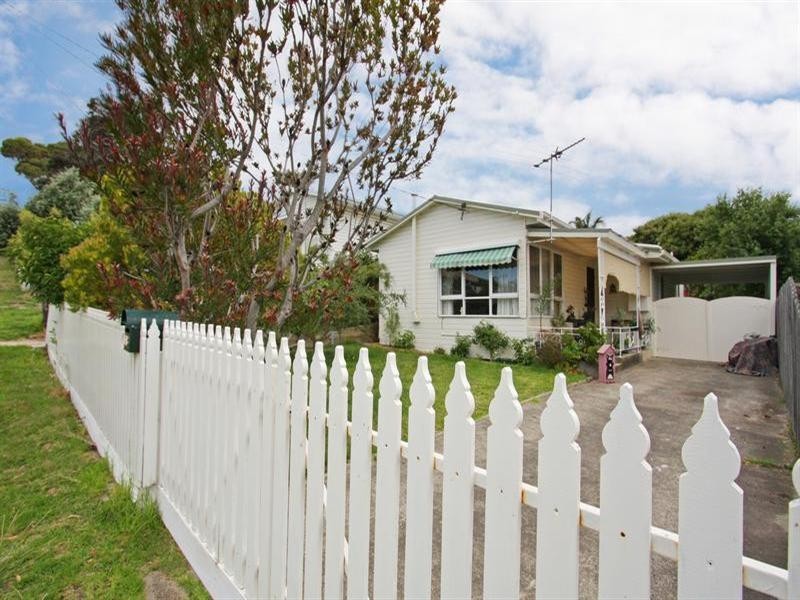 68 Fourth Avenue, Rosebud VIC 3939