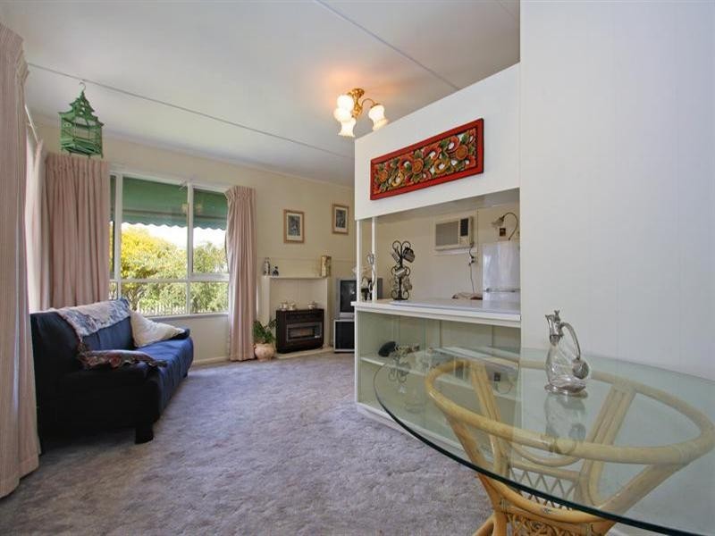 68 Fourth Avenue, Rosebud VIC 3939