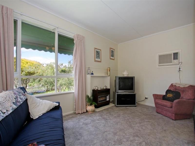 68 Fourth Avenue, Rosebud VIC 3939