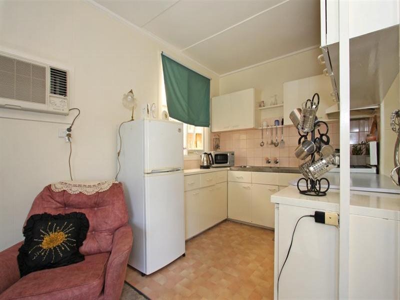 68 Fourth Avenue, Rosebud VIC 3939