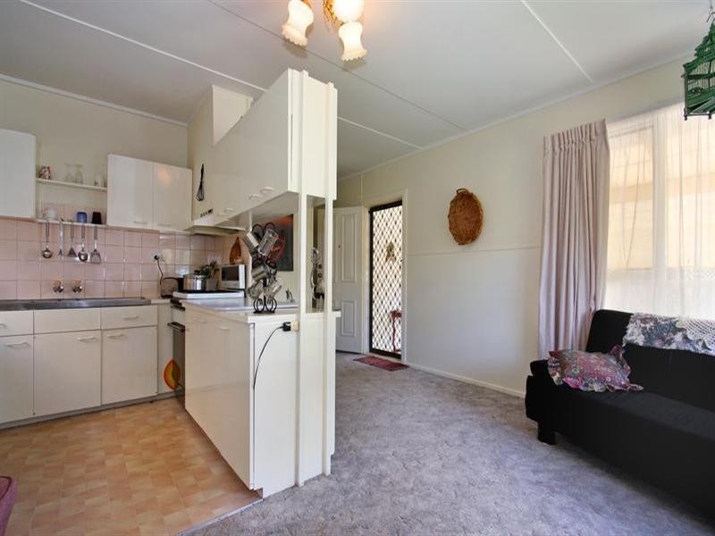 68 Fourth Avenue, Rosebud VIC 3939