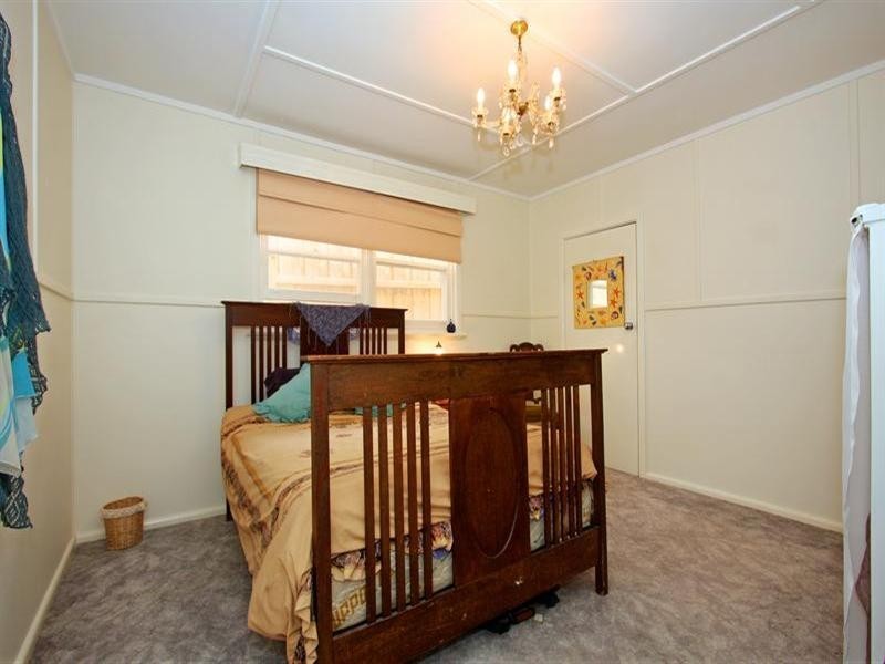 68 Fourth Avenue, Rosebud VIC 3939