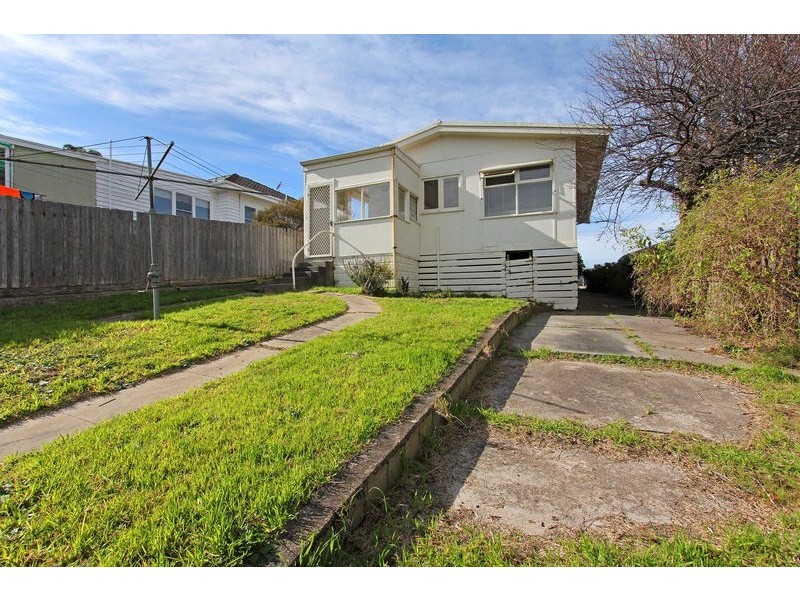 84 Sixth Avenue, Rosebud VIC 3939