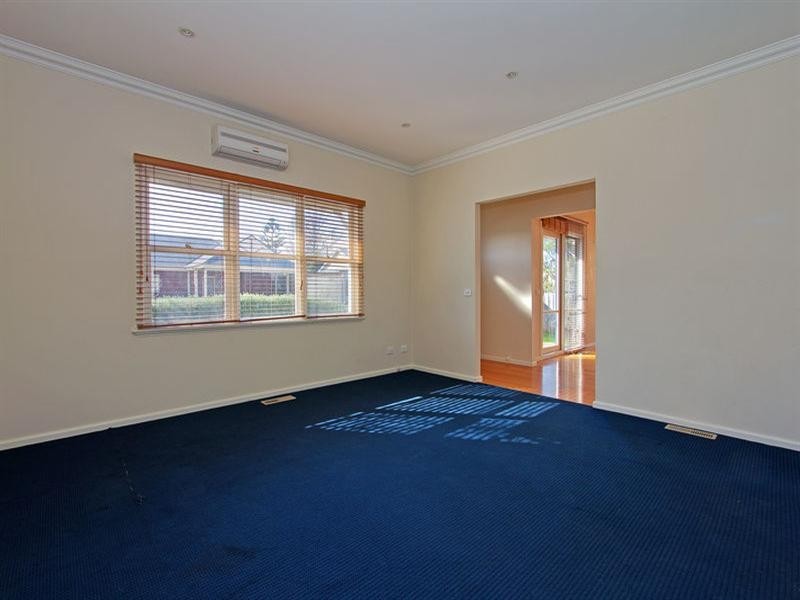 1a Moorfield Avenue, Rosebud VIC 3939
