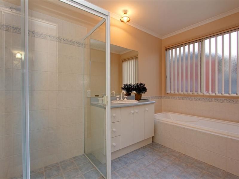 8 Seascape Place, Safety Beach VIC 3936