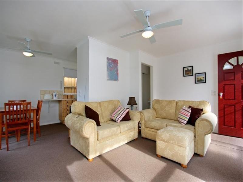 16 Second Avenue, Rosebud VIC 3939