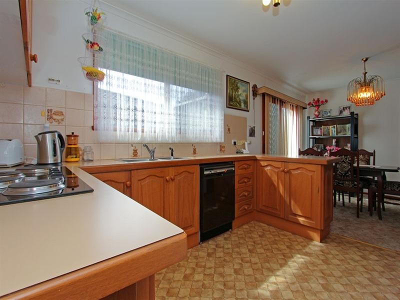 174 Ninth Avenue, Rosebud VIC 3939