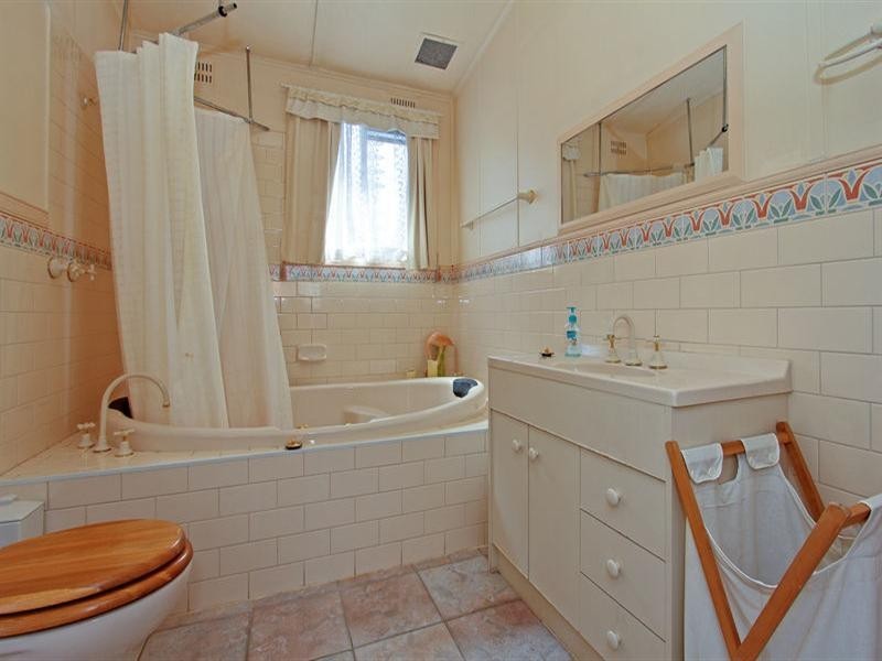 101 Third Avenue, Rosebud VIC 3939