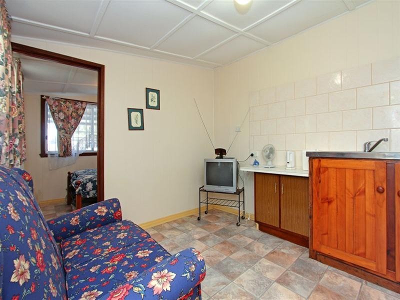 101 Third Avenue, Rosebud VIC 3939