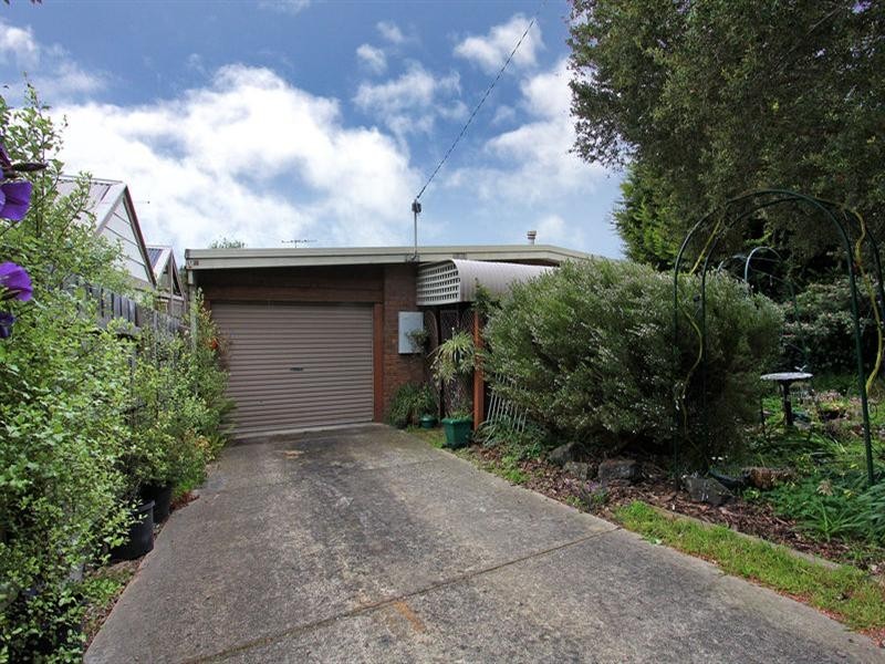 128 Fourth Avenue, Rosebud VIC 3939