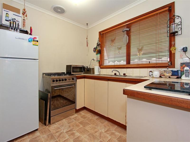 128 Fourth Avenue, Rosebud VIC 3939