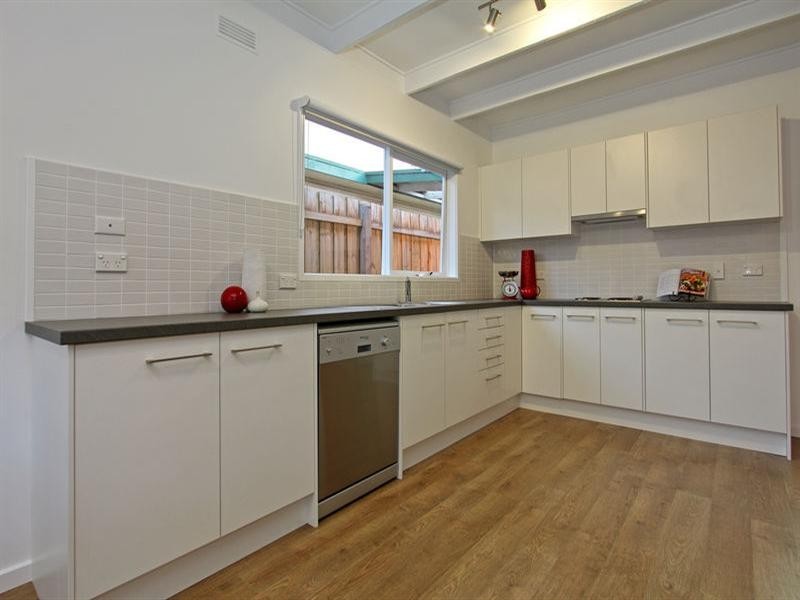 82 Second Avenue, Rosebud VIC 3939