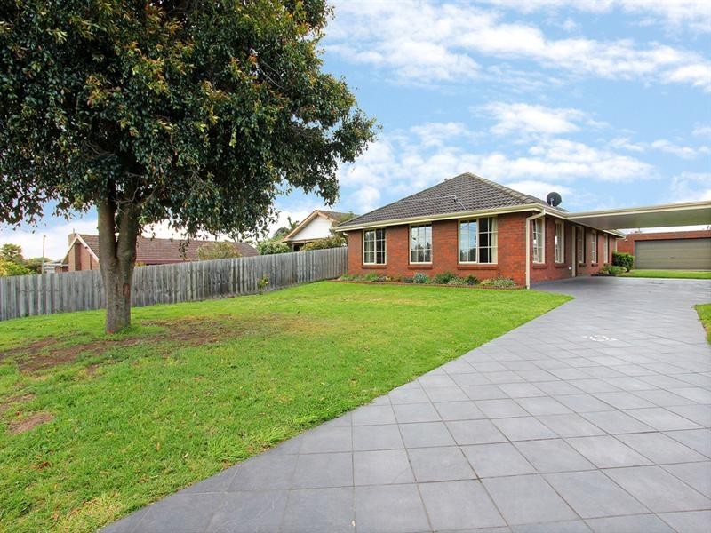 24 Walpole Avenue, Rosebud VIC 3939