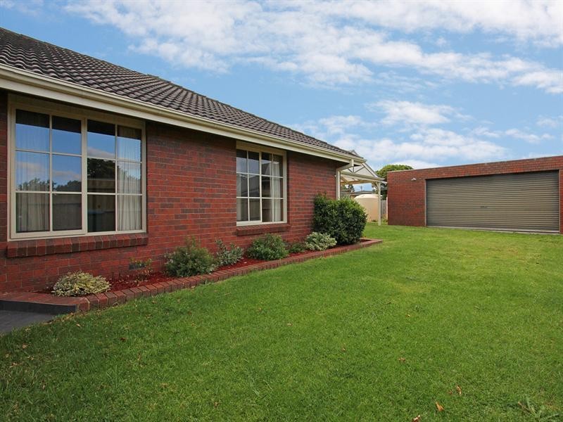24 Walpole Avenue, Rosebud VIC 3939