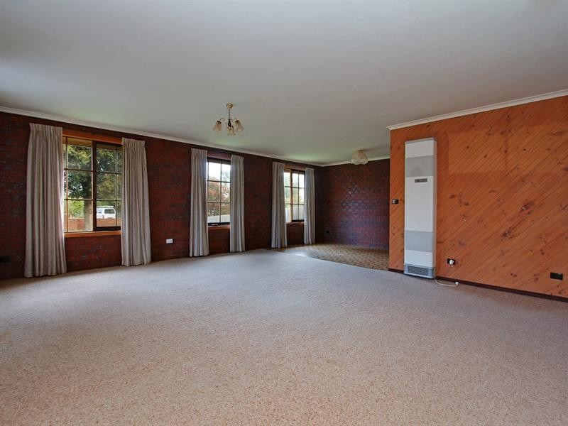 24 Walpole Avenue, Rosebud VIC 3939