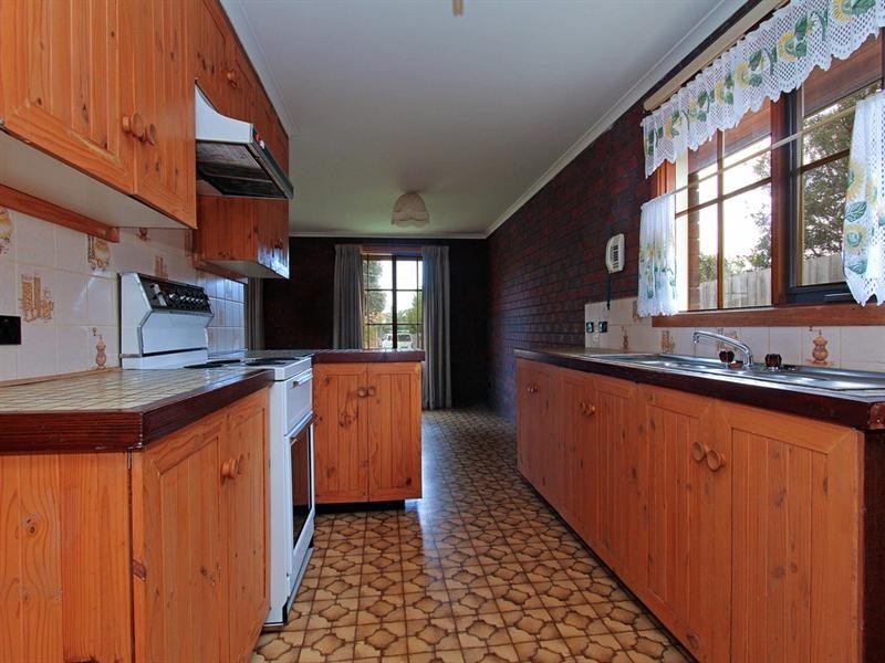 24 Walpole Avenue, Rosebud VIC 3939