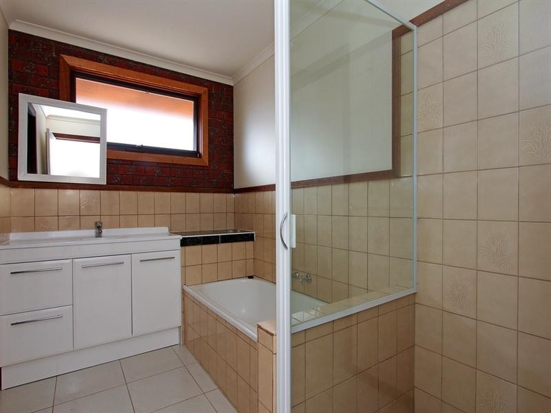 24 Walpole Avenue, Rosebud VIC 3939