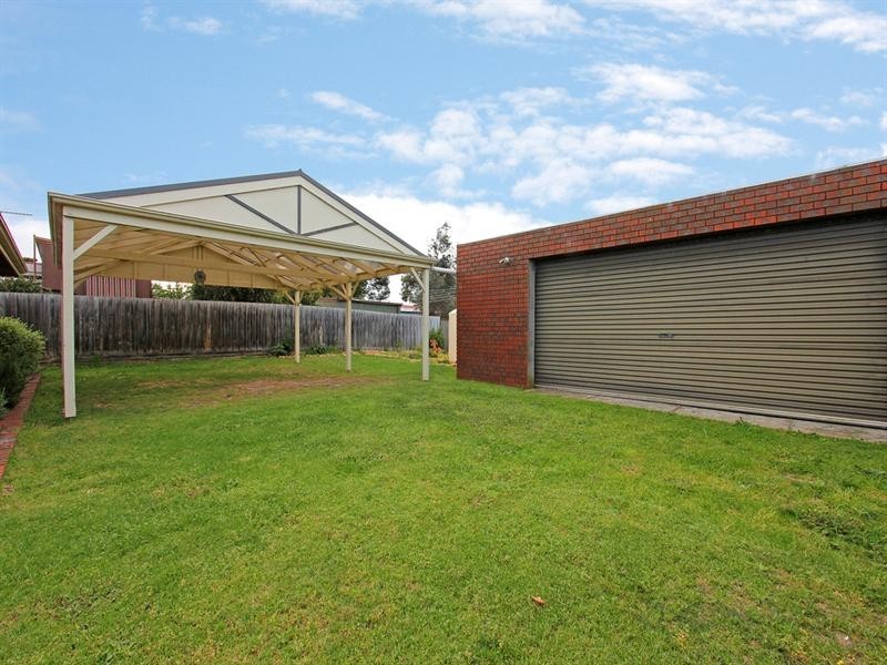 24 Walpole Avenue, Rosebud VIC 3939