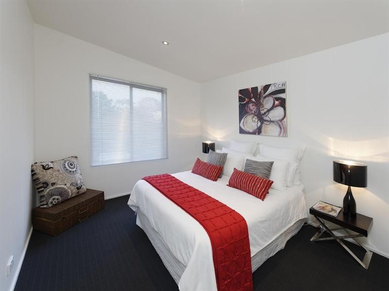 12 Banks Street, Mccrae VIC 3938